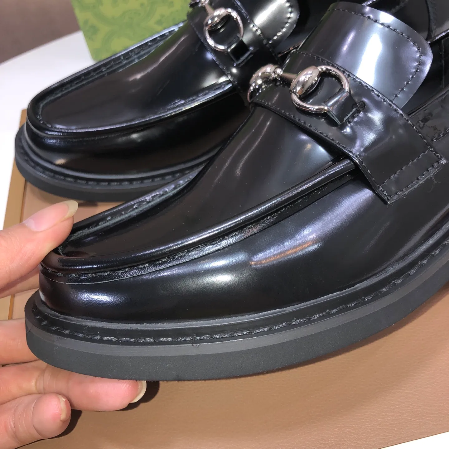 Ex-factory price 540💰The top Italian luxury men’s shoe giant (GUCCI) (Gucci) (full cowhide lining) is now available🍃Original European style🔰 Pleasant to the eye😍In order to make the shoes more durable and non-deformable🌀The production continues to follow traditional methods but there is still no lack of innovation💪Select original sheepskin for the leather♻️ Smooth, natural and exceptionally bright⭐Made of imported cowhide The rich man’s first choice 38-45 (45 customized)